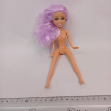 Barbie s fialovýmí vlasy